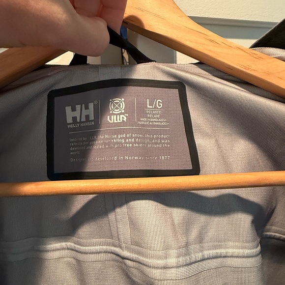 Helly Hansen Gray Ski Jacket with Orange Logo and Trim - Picture 4 of 4